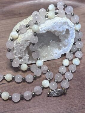 Vintage rose quartz & mother of pearl beaded necklace